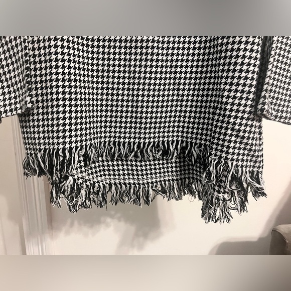 FINAL PRICE Crosstree Lane  black and white houndstooth TOP - Picture 3 of 9